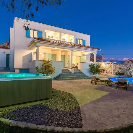 Villa Wellness & Spirini Dvori *